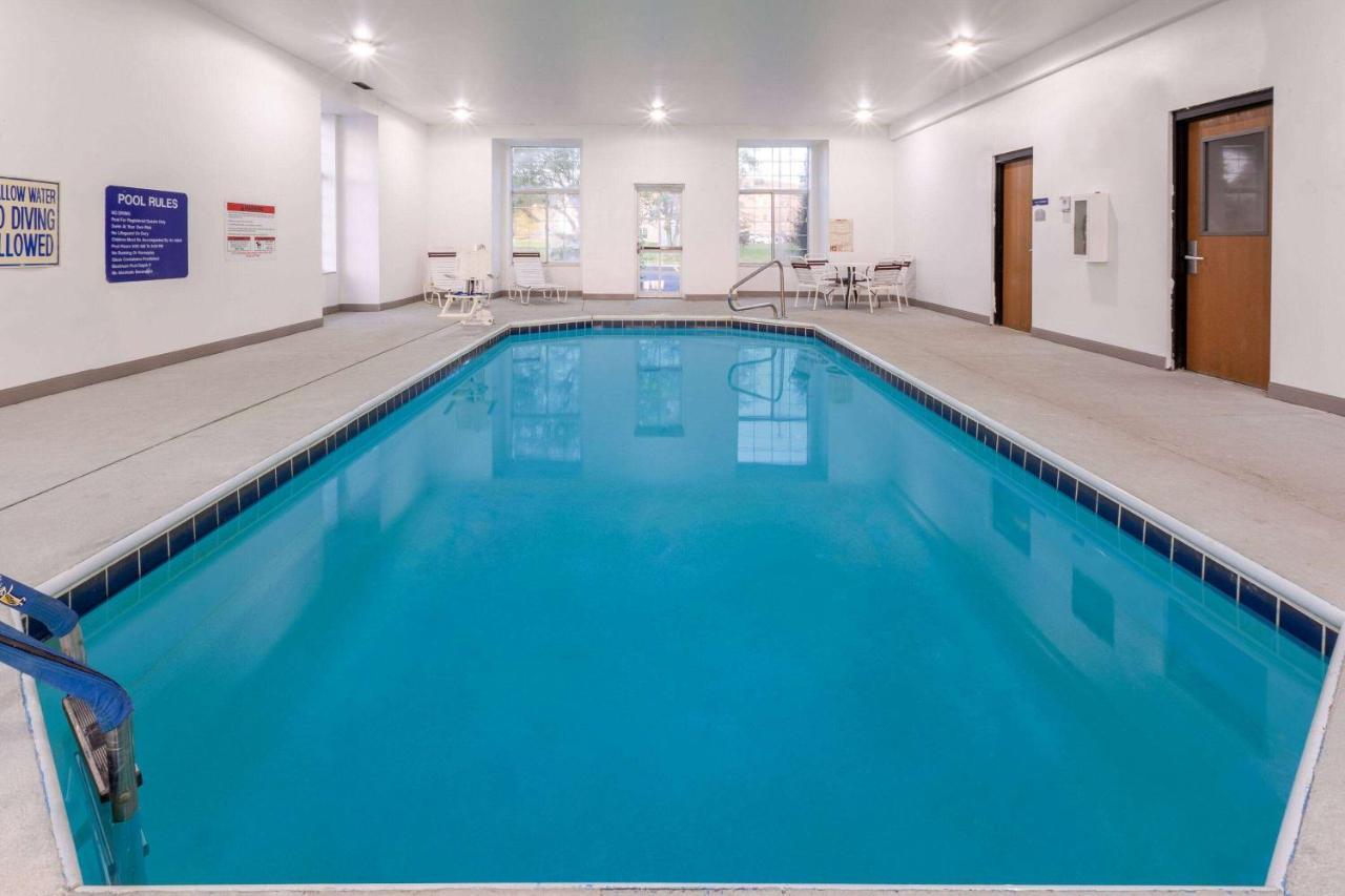 Microtel & By Wyndham - Columbus North Hotel